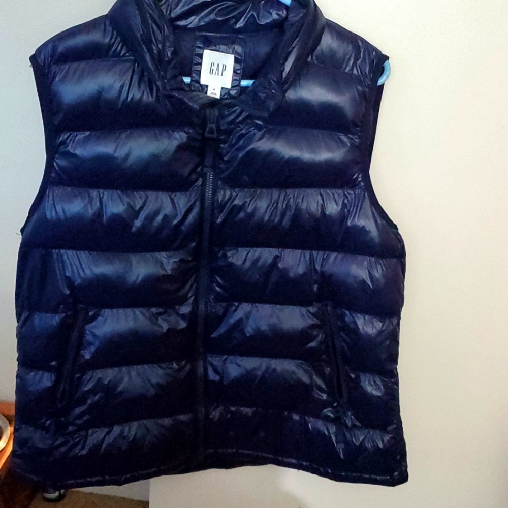 Gap puffer vest!